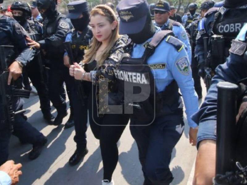 La Policía capturó a la hija de Miguel Arnulfo Valle, condenado por narcotráfico en Estados Unidos, en Santa Catarina Pinula, Guatemala, donde residía de manera irregular y utilizaba una identidad falsa para evadir la justicia, ya que sobre ella pesaba una notificación roja internacional por el delito de asesinato.