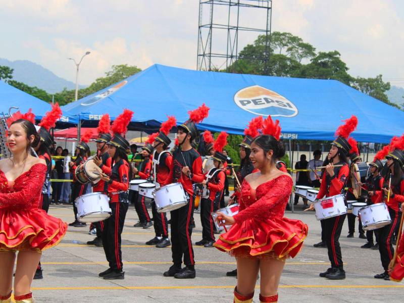 Mediante este tipo de eventos, UTH promueve los valores patrios y fortalece la identidad nacional a través de la juventud y la cultura.