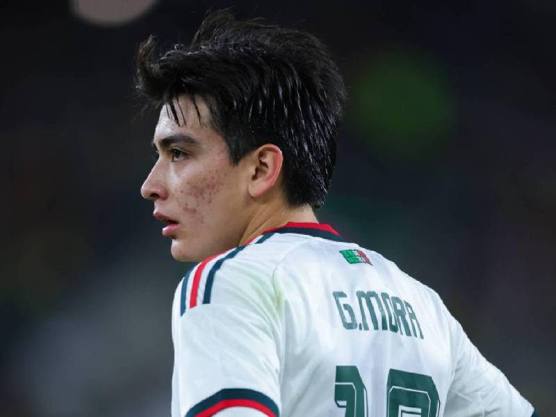 Con apenas 17 años, el joven centrocampista se estrenó como goleador con la Selección de México al marcar un espectacular tanto ante Colombia.