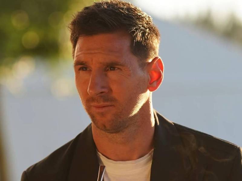 Lionel Messi no solamente continúa haciendo historia dentro de las canchas, sino que también comienza a construir un importante camino fuera de ellas.