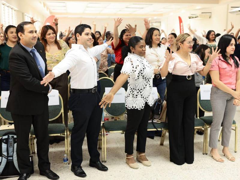 Docentes y psicólogos participaron en cada una de las actividades del taller.