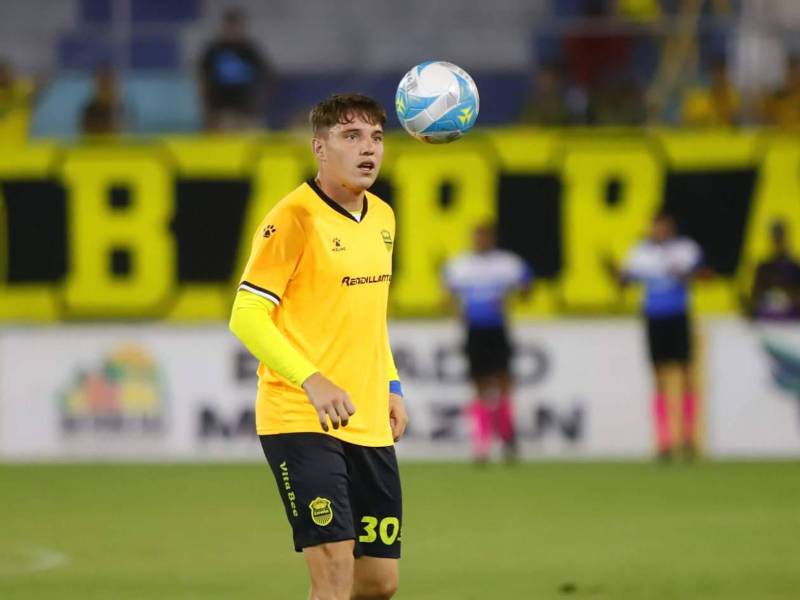 El argentino Sayago del Real España espera volver a marcar en el estadio Morazán.