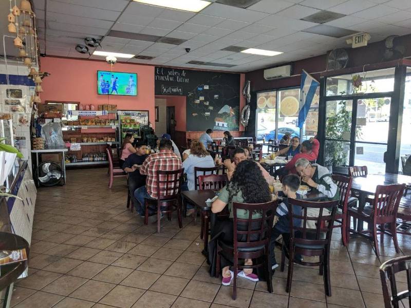 Doña Bibi's Restaurant es un negocio de comidas de dueños hondureños en Los Ángeles, California.
