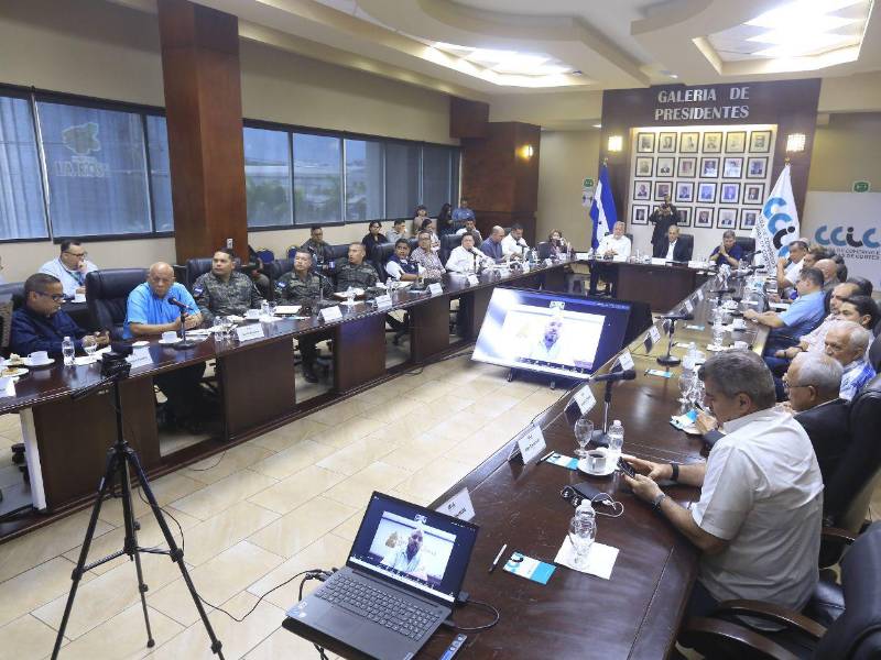 Autoridades de la SIT, el sector privado, la Municipalidad de San Pedro Sula, las fuerzas vivas y el Colegio de Ingenieros participaron en la reunión.