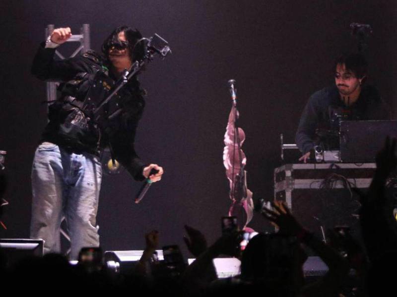 on cámaras proyectando en todo momento y un recorrido por su evolución musical, el trío mexicano montó un viaje documental que rompió los moldes del formato tradicional.