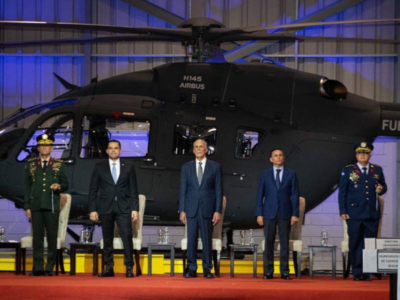 En el evento participaron el presidente Nasry Asfura y el presidente del Congreso Nacional de Honduras, Tomás Zambrano; el jefe del Estado Mayor Conjunto, Héctor Benjamín Valerio Ardón; y el comandante general de la FAH, Walter Yanuario Paz López.