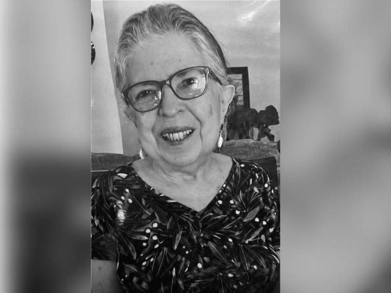 Fotografía en vida de Delia Esperanza Fernández, reconocida como la primera directora del Centro Regional de la entonces Escuela Superior del Profesorado, hoy Universidad Pedagógica Nacional Francisco Morazán (UPNFM).