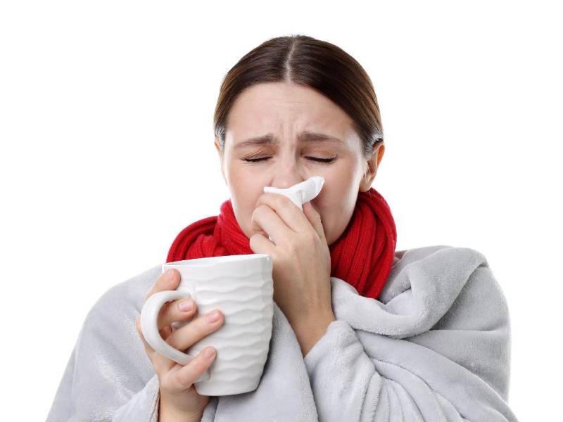 La influenza puede prevenirse con medidas básicas como el lavado frecuente de manos, el uso de mascarilla en caso de síntomas y la vacunación anual.