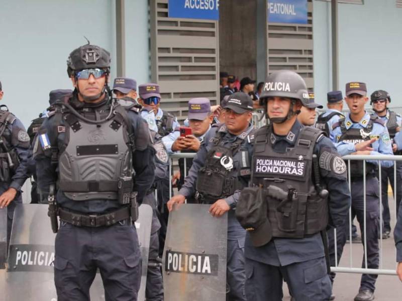 Recordado exgoleador de la Liga de Honduras ha causado revuelo tras retirarse del fútbol para involucrarse de lleno como elemento de la Policía Nacional .