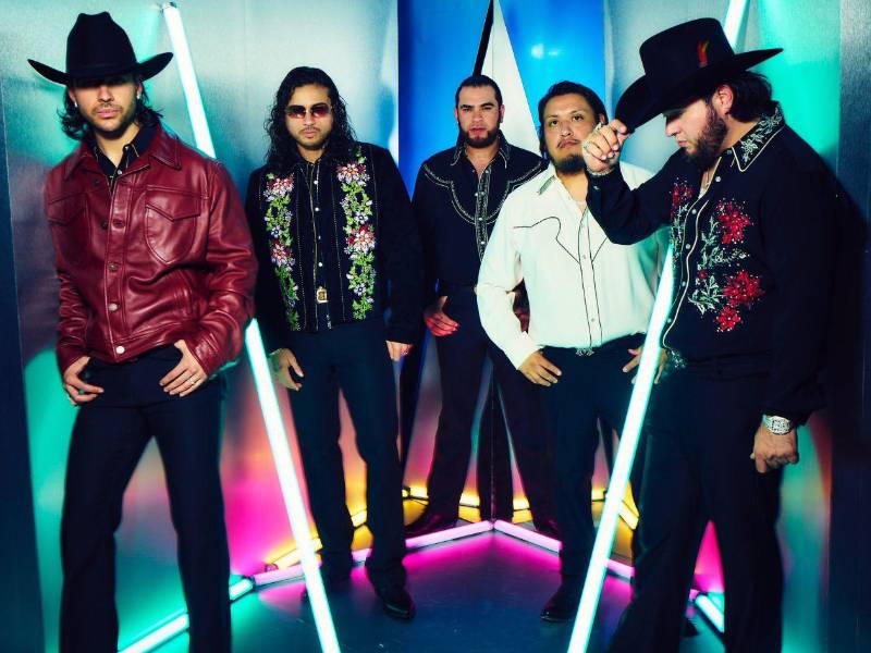 El grupo mexicano-estadounidense Fuerza Regida concentró cuatro de sus victorias en «Marlboro rojo», elegida canción del año en las categorías Hot Latin Song, Streaming, Global 200 de música latina y Regional Mexicano.