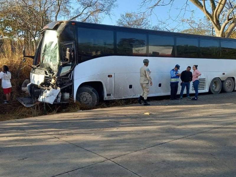 La jovencita falleció al quedar atrapada entre el amasijo de hierro.