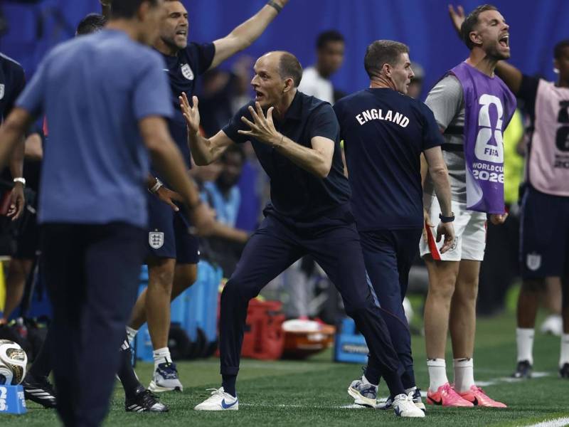Thomas Tuchel se mostró desquiciado con las decisiones de los árbitros.