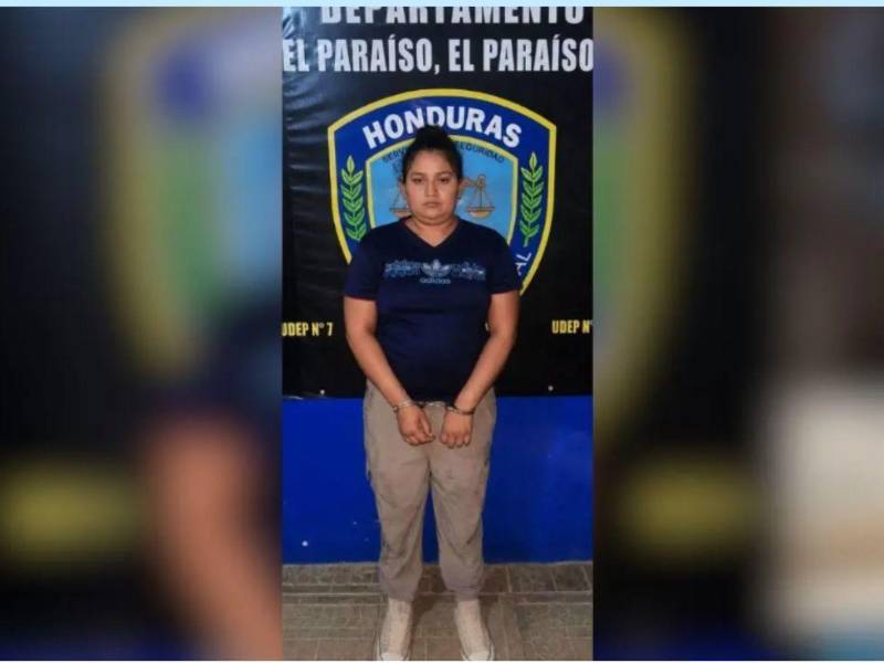 La mujer, cuyo nombre no fue revelado, fue detenida momentos después del crimen.