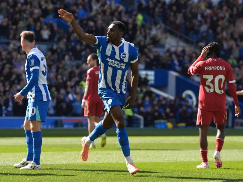 Danny Welbeck fue el villano del Liverpool, sus dos goles dieron el triunfo al Brighton.