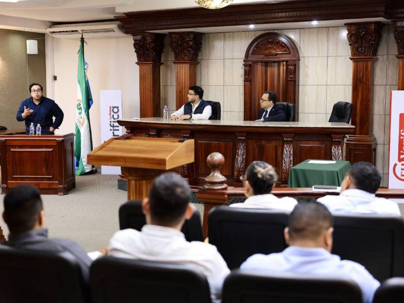 El conversatorio impartido por LA PRENSA Verifica en la UTH se dividió en dos bloques: desinformación electoral y reflexiones de lo que dejaron los comicios del 30 de noviembre del 2025.