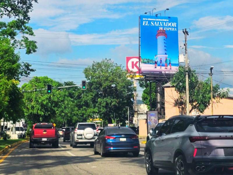 La estrategia salvadoreña incluye una feria turística en Tegucigalpa y San Pedro Sula para promocionar sus destinos antes del asueto de octubre, y vallas publicitarias en las principales ciudades de Honduras.