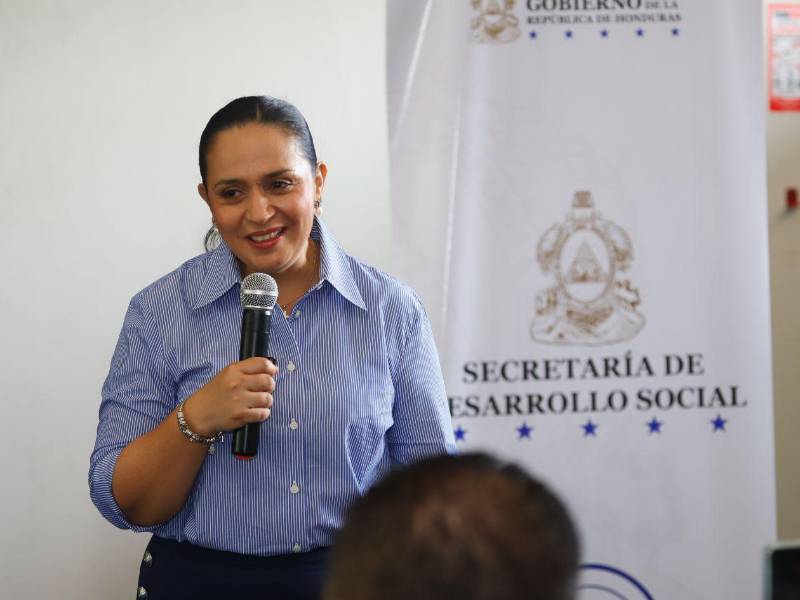 La ministra de Sedesol, Fátima Juárez, explicó que unos 3,000 jóvenes serán atendidos durante los dos días de la jornada de firma de contratos en San Pedro Sula.