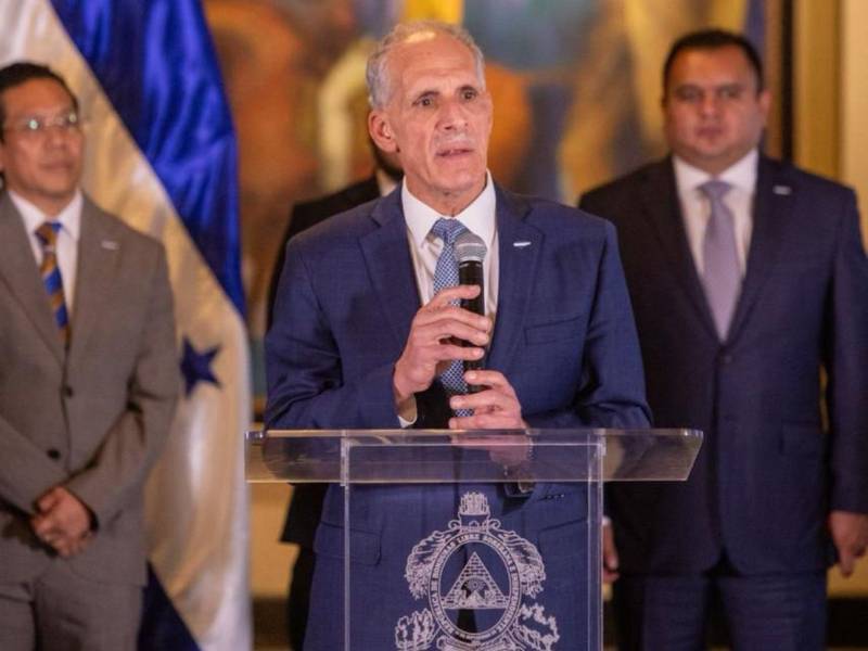 Presidente Asfura en conferencia de prensa tras reunión con ejecutivos del FMI.