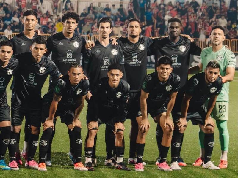 Pinto fue titular en el partido ante Alajuelense en Costa Rica.