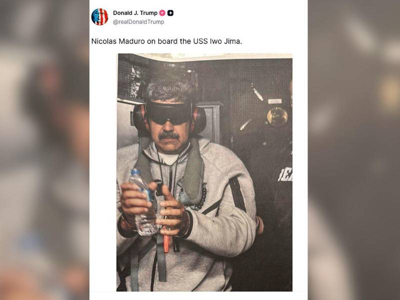 Fotografía tomada de la cuenta oficial @realDonaldTrump en Truth Social del presidente de Estados Unidos, Donald Trump, en la que se ve al presidente de Venezuela Nicolás Maduro, a bordo del USS Iowa Jima.