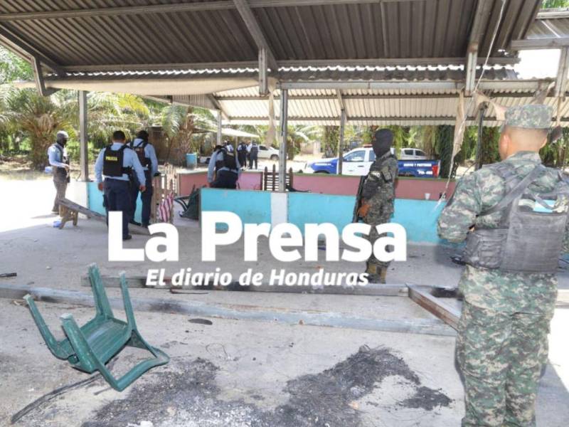 Según las investigaciones, las víctimas se preparaban para trabajar en una plantación de palma africana y fueron emboscadas por hombres armados, vestidos con uniformes policiales.