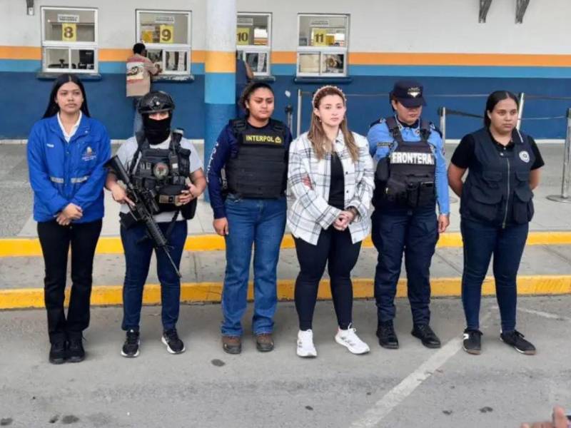 Yosari Yasmin habría utilizado una estrategia de evasión basada en la suplantación de identidad, según informes policiales.