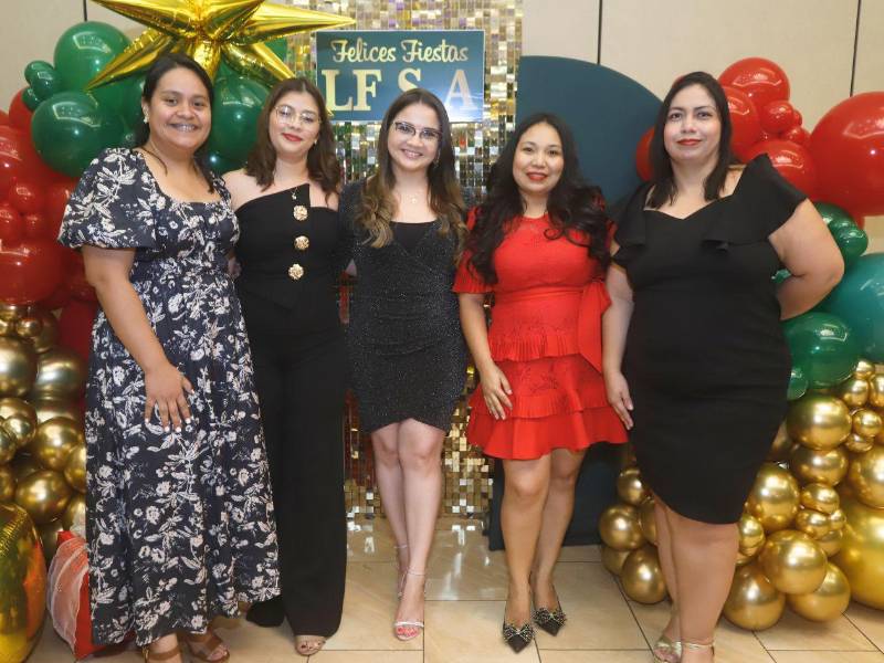 El equipo de Capital Humano: Zolanlly Tejada, Tania Orellana, Scarlette García, Tatiana Pineda y Vanessa Pineda.