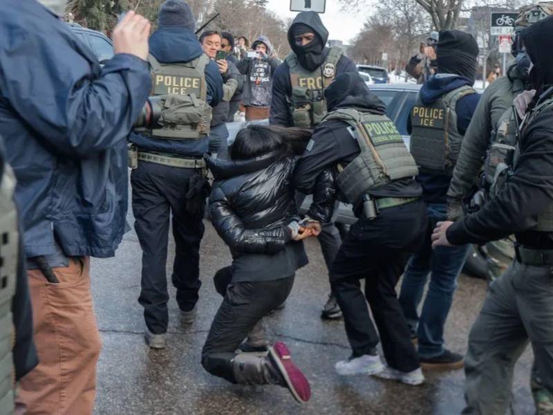 Las detenciones realizadas por ICE aumentaron 15 % en julio y alcanzaron las 49.571, la cifra mensual más alta del segundo mandato de Donald Trump.