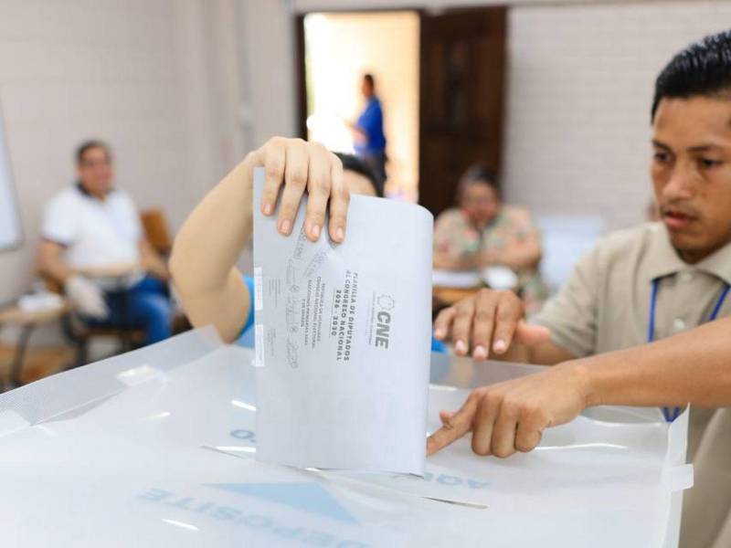 La celebración de las elecciones primarias fue empañada por dudosos actos que rodearon el traslado de maletas electorales en varios puntos del país, pero en particular en San Pedro Sula y Tegucigalpa.