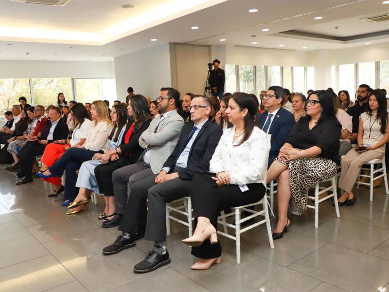 Asistentes se dieron cita en el foro Impulsar para Crecer, un espacio que celebró el espíritu emprendedor y el compromiso colectivo por una Honduras con más oportunidades.