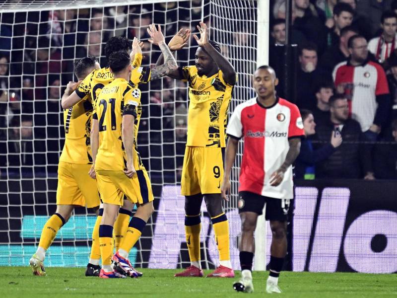 Marcus Thuram, celebrando con sus compañeros el gol que puso en ventaja al Inter de Milán