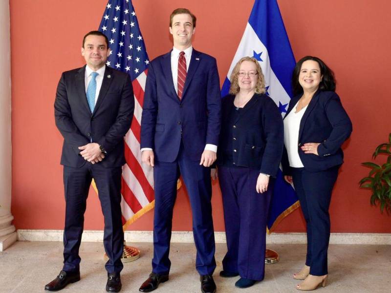 Los representantes estadounidenses del gobierno de Donald Trump mostraron gran interés y apertura para apoyar iniciativas concretas que generen impacto económico real en Honduras. Se exploraron mecanismos de facilitación de inversión y el fortalecimiento del marco jurídico para dar certidumbre a los inversionistas.