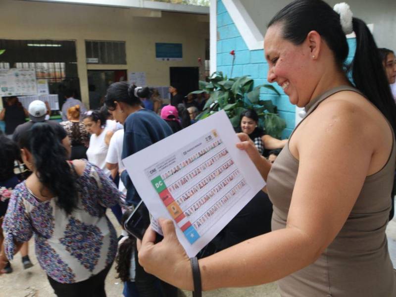 El 25 de enero el Día de la Mujer Hondureña es una fecha de carácter oficial e histórico que recuerda la conquista del derecho al voto femenino y la participación política de las mujeres en el país.