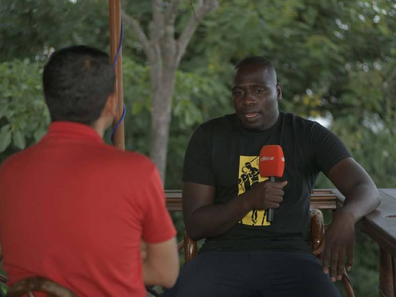 Ronaldo Balanta en la entrevista con nuestro periodista Carlos Castellanos.