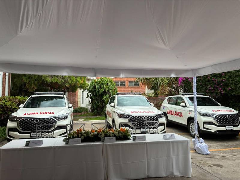 Donan tres ambulancias a la Amhon para atender zonas de difícil acceso