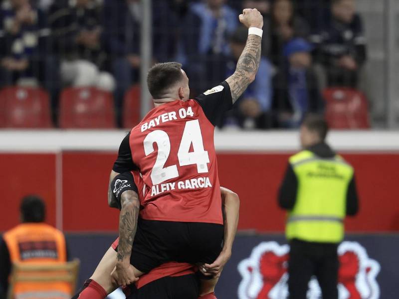 Aleix García celebra el 1-0 del Bayer Leverkusen.