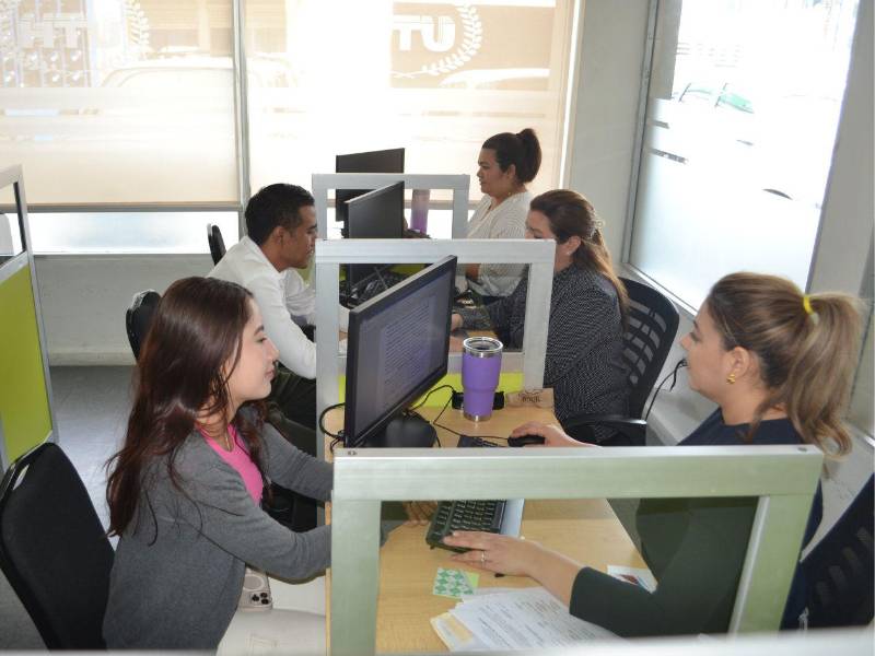 El Consultorio Jurídico de la UTH en SPS, está ubicado en el barrio Guamilito, 7 avenida, 8 y 9 calle en el Edificio López Vivas.