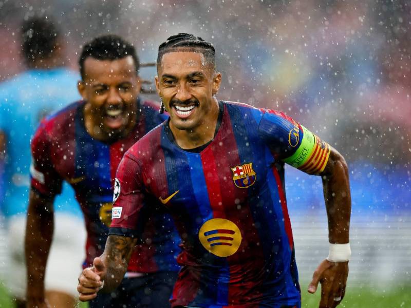 El delantero brasileño Raphinha se gastó una obra de arte en el inicio del Barcelona vs Feyenoord...