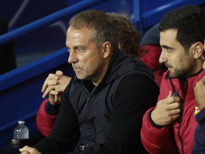 Hansi Flick sufrió la primera derrota de la temporada en el Barcelona contra el PSG.