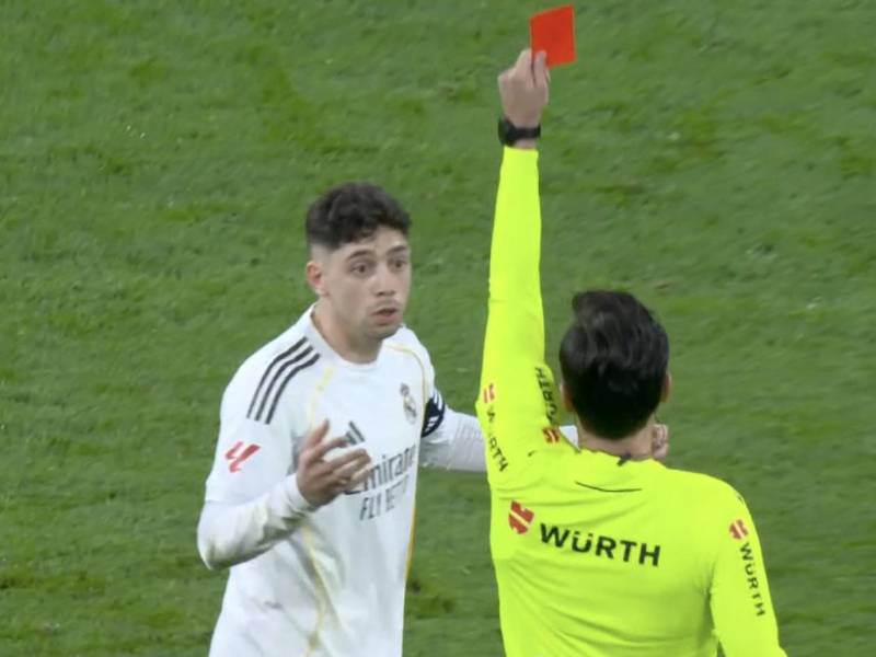 Valverde vio la tarjeta roja de forma directa.