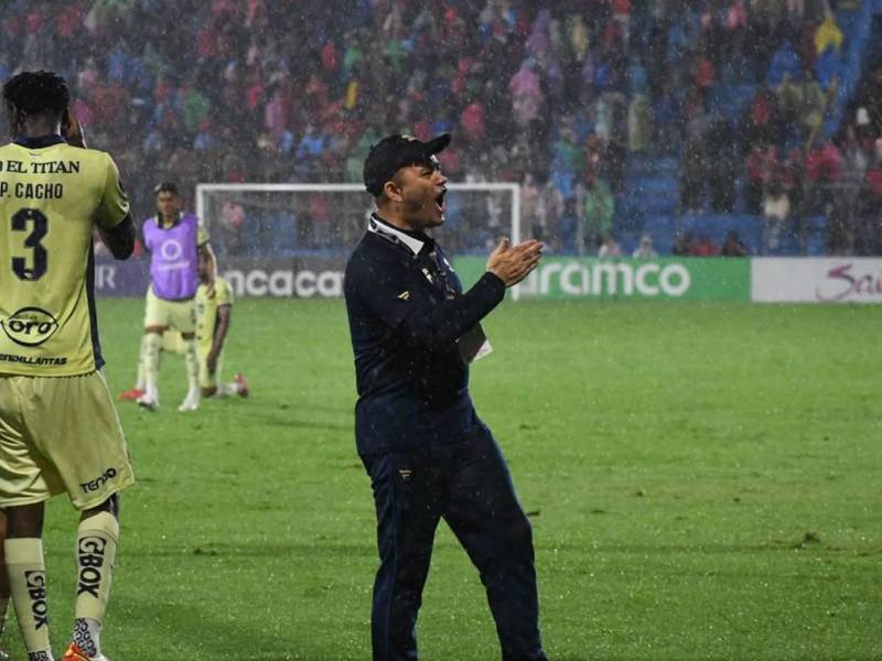 El entrenador Javier López celebró a lo grande el pase a cuartos de final.