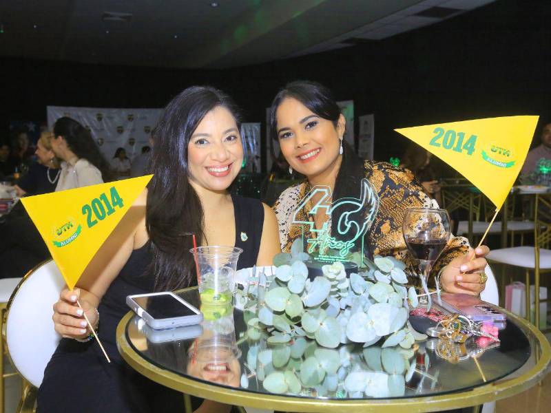 Graduadas de la promoción 2014 presentes en la celebración.