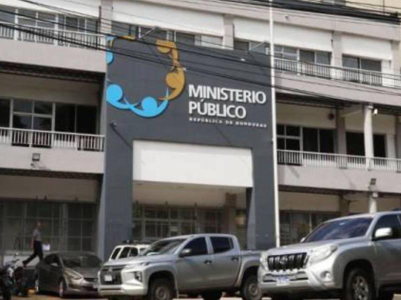 El portavoz del Ministerio Público, Yuri Mora, explicó que actualmente se desconoce si se solicitará la orden de captura o la presentación voluntaria de los magistrados