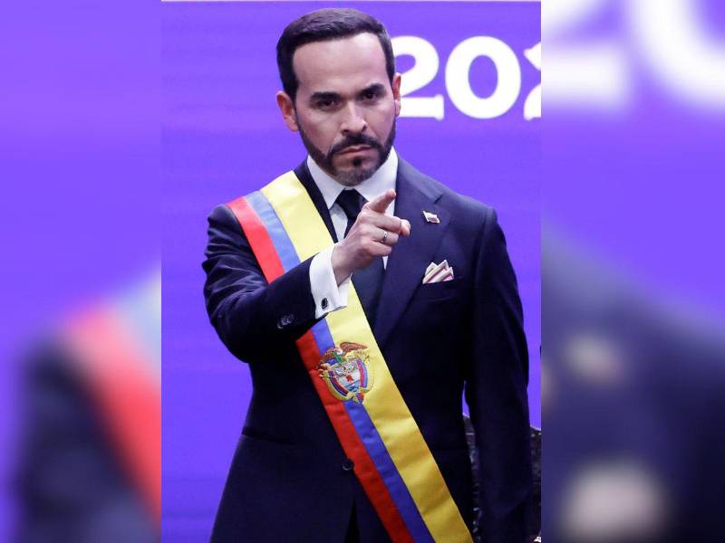 Abelardo de la Espriella reacciona tras jurar como presidente de Colombia para el periodo 2026-2030, este viernes en Cali (Colombia).