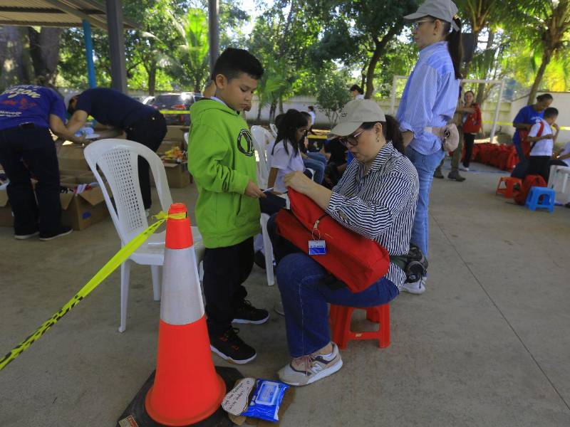Además del beneficio inmediato, la campaña también busca reducir factores de riesgo asociados a la deserción escolar.