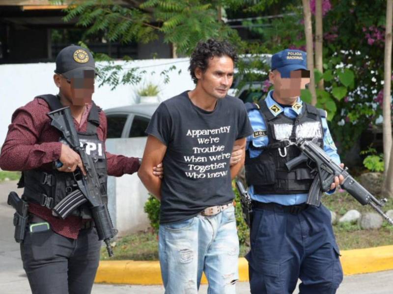 Juan Carlos Urbina Rosales al momento de ser llevado a la DPI