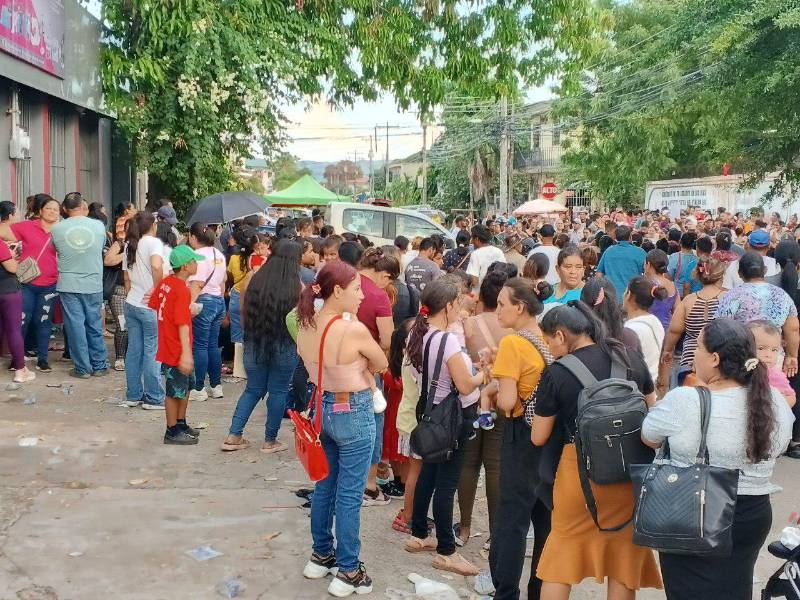 El Bono de Alivio Climático se entrega en seis departamentos, pero expertos cuestionan la falta de transparencia y el uso político de los fondos a semanas de las elecciones