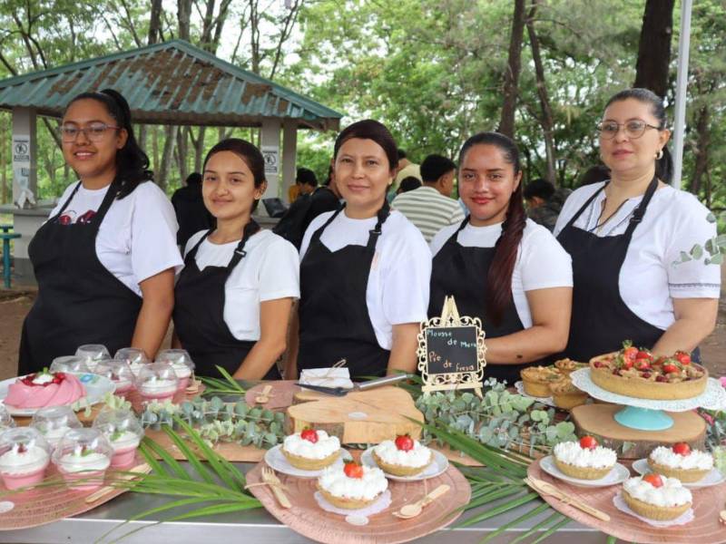 Muchos cursos requieren entre 80 y 120 horas, combinando clases teóricas virtuales con sesiones prácticas presenciales.