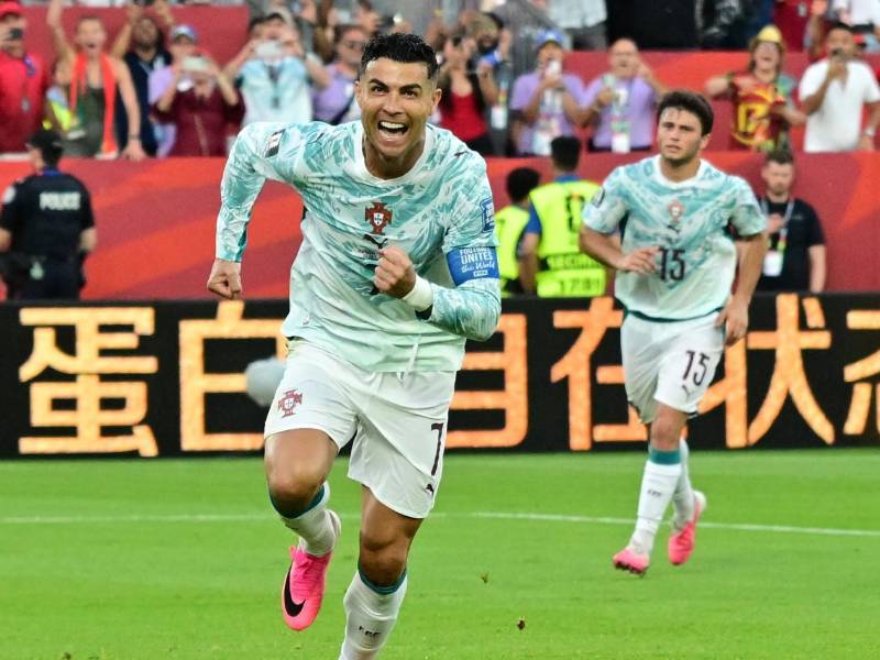 Cristiano Ronaldo celebrando su gol de penal.