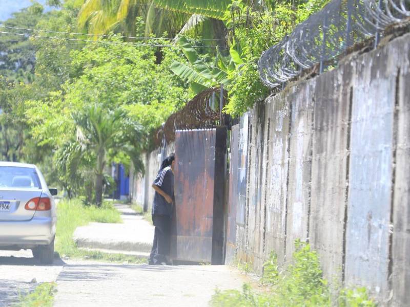 Autoridades de la escuela General Francisco Morazán y de la Distrital de Educación de El Progreso piden a la Policía mayor presencia en los centros educativos.